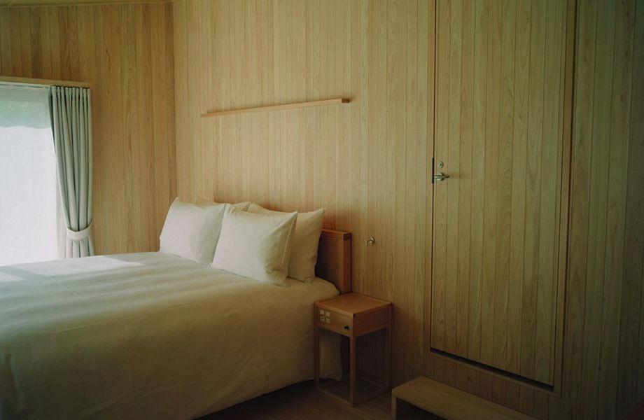 Shishi-IwaHouse_room_credit_KazumasaHarada