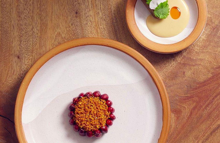 TheLivingRoomAtSummerhillGuestEstate_dish