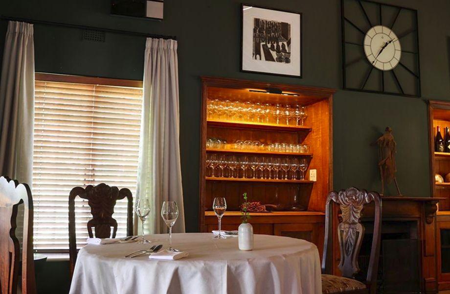 TheLivingRoomAtSummerhillGuestEstate_interior_credit_ClintonFriedman