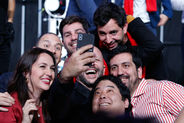 Maido-No1-2018-selfie