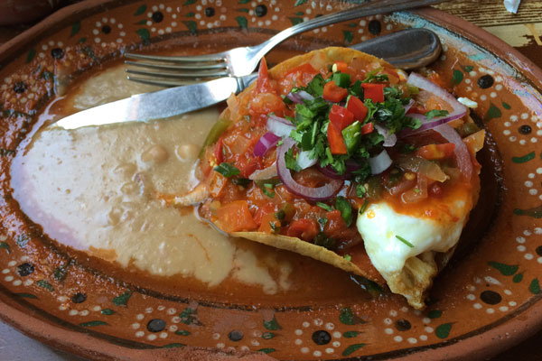 Dona-Esthela-huevos-rancheros
