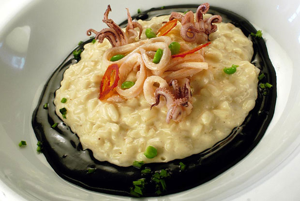 Oviedo_risotto-al-negro-de-sepia