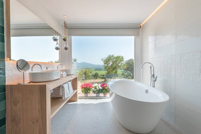 How-hotels-make-us-happy-bathroom